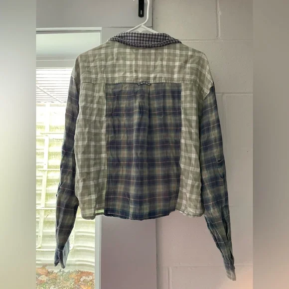 NWT American Eagle Button up - Picture 2 of 4